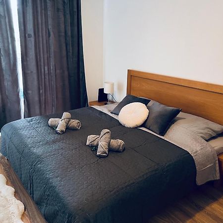 Old Town City Center Apartment 1 - Private Parking Included Košice Esterno foto