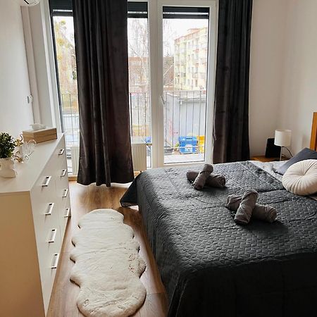 Old Town City Center Apartment 1 - Private Parking Included Košice Esterno foto