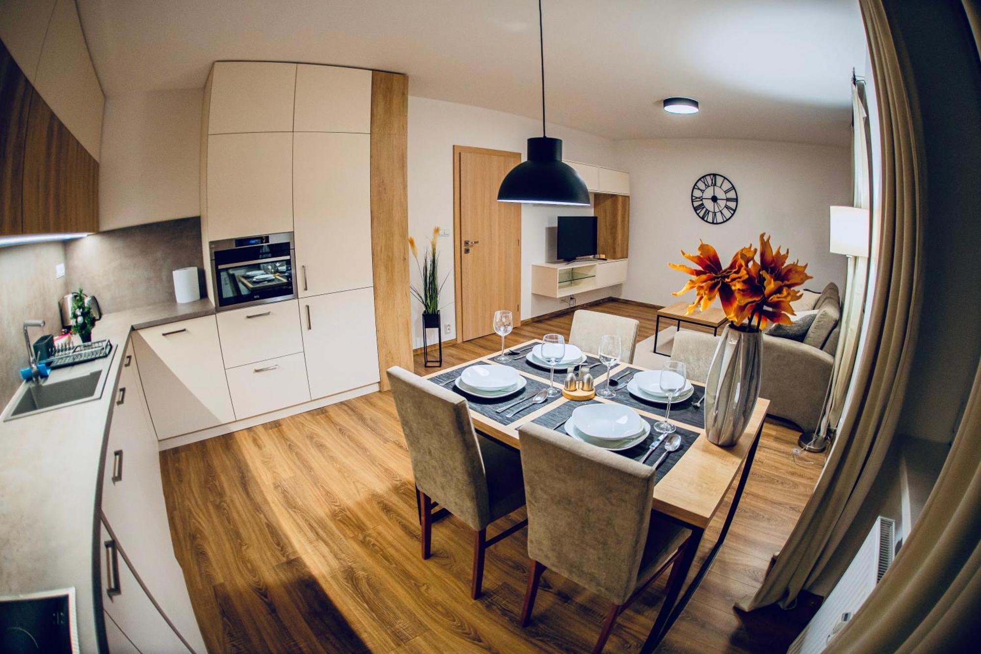 Old Town City Center Apartment 1 - Private Parking Included Košice Esterno foto