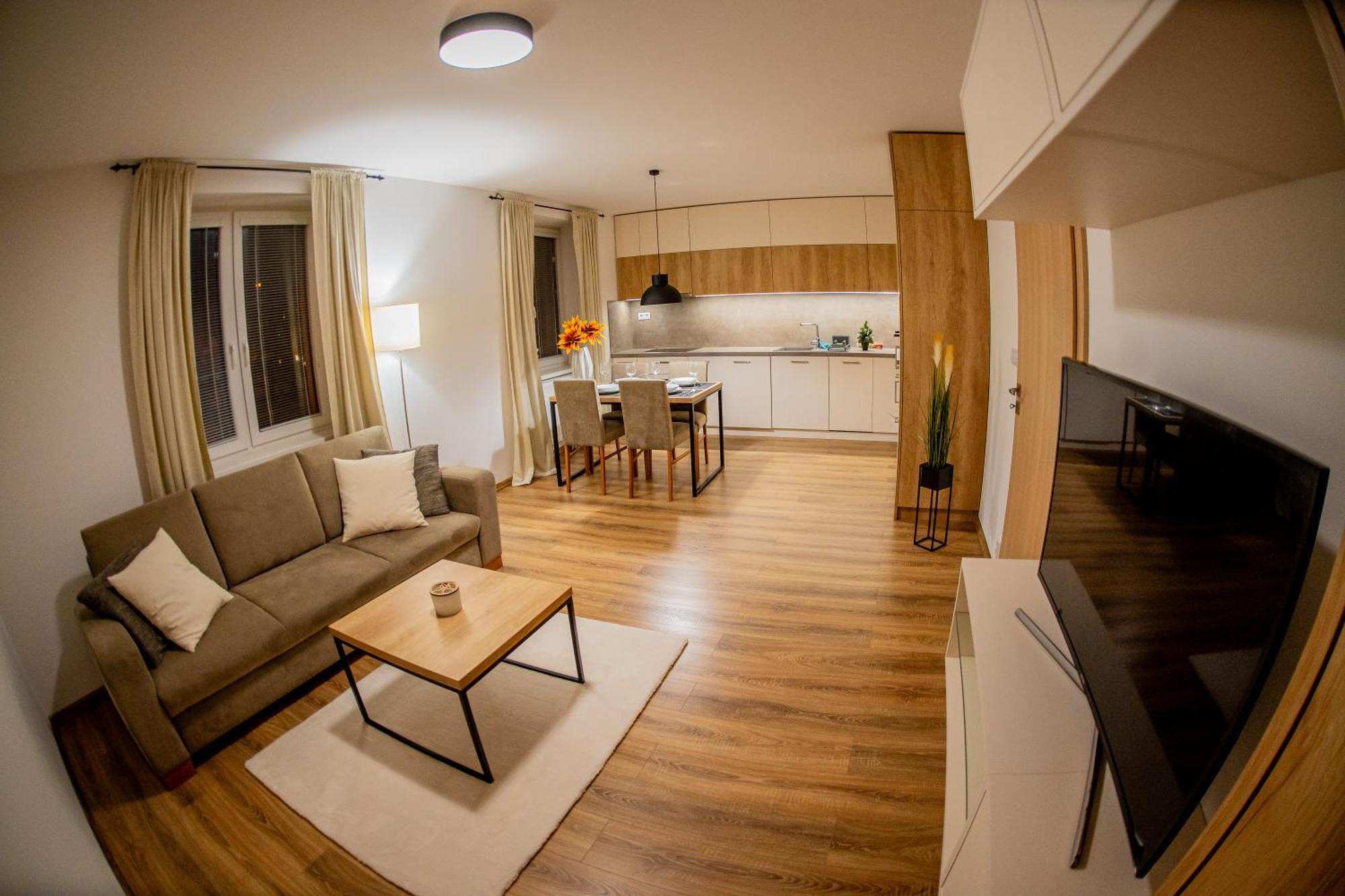 Old Town City Center Apartment 1 - Private Parking Included Košice Esterno foto
