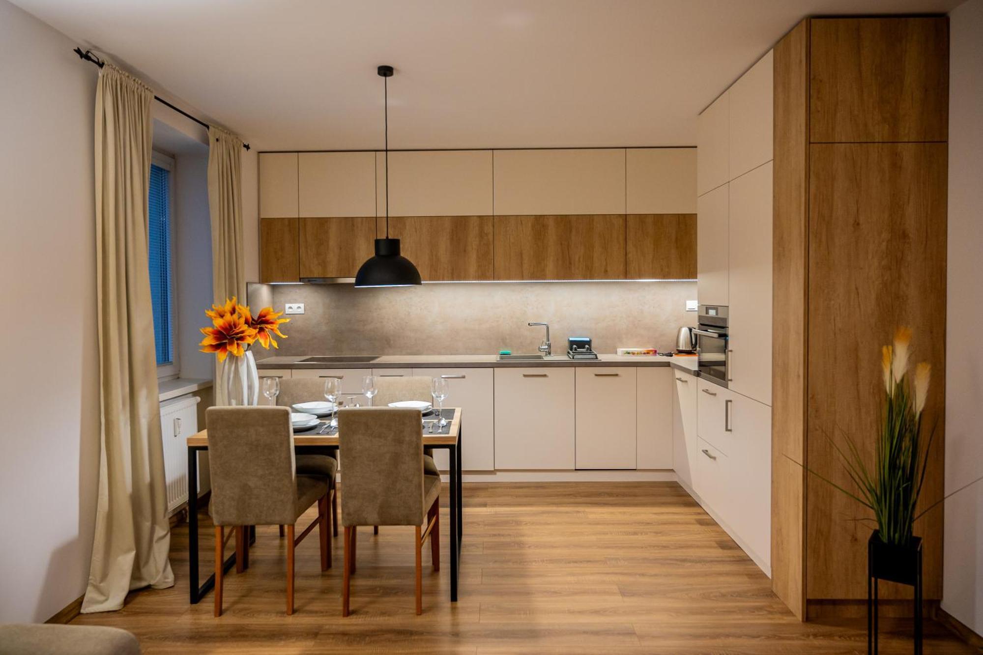 Old Town City Center Apartment 1 - Private Parking Included Košice Esterno foto