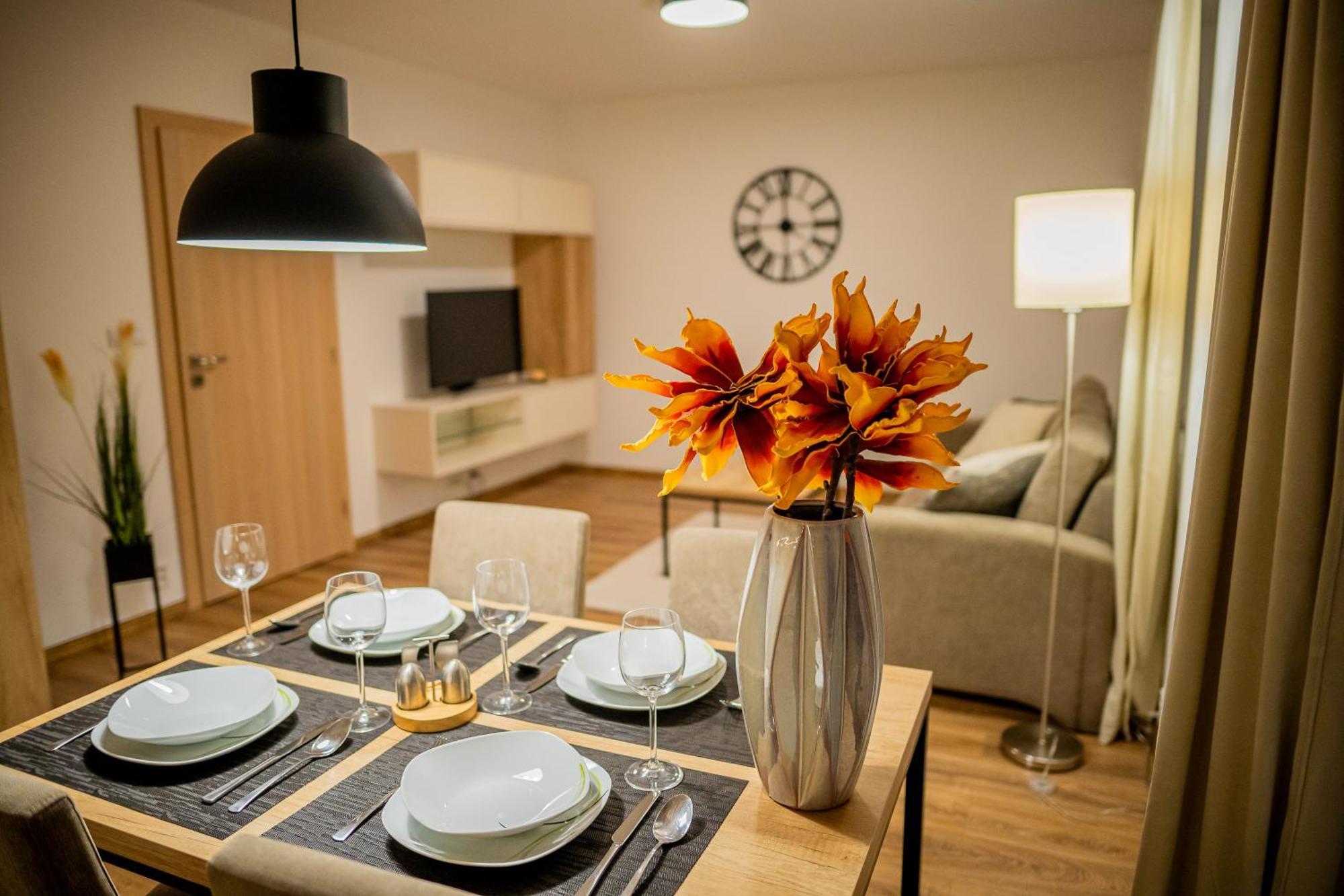 Old Town City Center Apartment 1 - Private Parking Included Košice Esterno foto