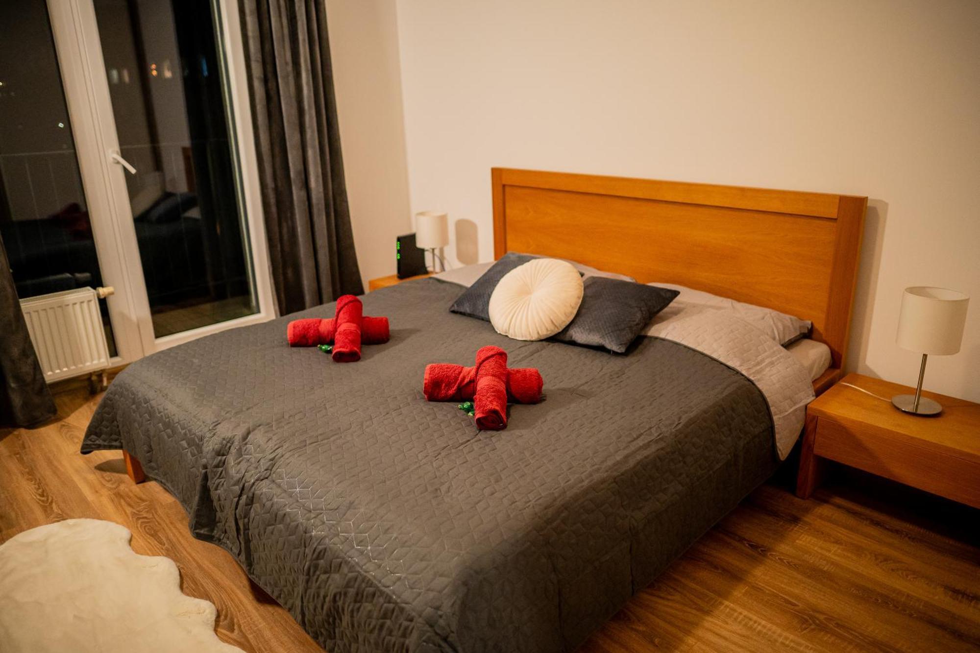 Old Town City Center Apartment 1 - Private Parking Included Košice Esterno foto