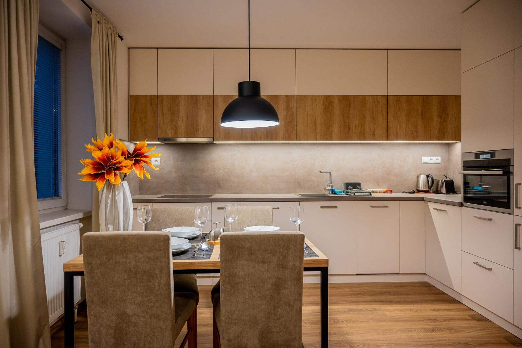 Old Town City Center Apartment 1 - Private Parking Included Košice Esterno foto